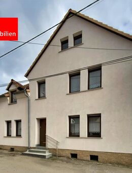 Einfamilienhaus mit saniertem Obergeschoss in zentraler Lage von Straußfurt - Straußfurt