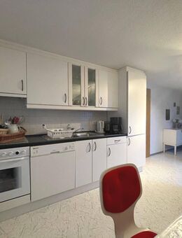 Möblierte Dachgeschosswohnung/Tageslichtbad mit Dusche/Einbauküche/Gartennutzung/Schuppen/PKW Stellplatz - Neukirchen (Erzgebirge)