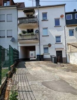 *** Komplett vermietetes 4 Familienhaus mit 6 Garagen *** - Völklingen