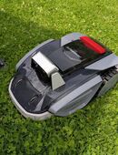 Sunseeker V3 Plus Mähroboter + Garagendach + Ersatzmesser in 79853