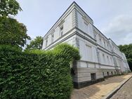 Mehrfamilienhaus mit Wasserblick und Wasserzugang in Kiel - Kiel