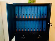 1 edler, schwarzer Aktenschrank — Höhe 1.80m, Länge: 0.90m, Breite 0.40m für nur 399€ (VB) - München Moosach