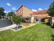 Zweifamilienhaus mit Garten, Garagen und Ausbaupotenzial - Ideal für Familien & Kapitalanleger - Dessau-Roßlau