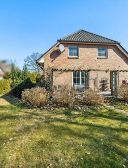 Charmante Doppelhaushälfte mit Einliegerwohnung und großem Garten in beliebter Lage von Quickborn - Quickborn (Landkreis Pinneberg)