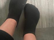 Schwarze Sneaker Socken dreckig - Neunkirchen (Saarland)