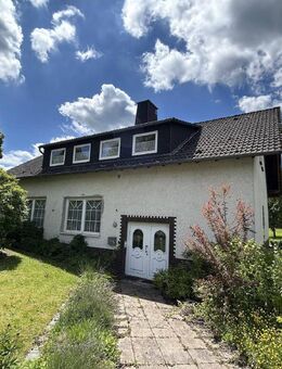 Gemütliches Einfamilienhaus mit großzügiger Garage in Diemelstadt-Rhoden - Diemelstadt