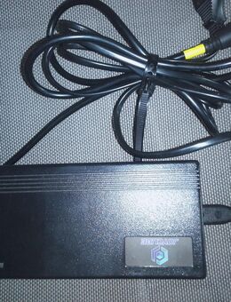 Verkaufe Ladegerät 48volt. Adapter , ist für Fischerrad . Kann aber ersätzt werden .Man muss nur Litze Rot auf + und schwarz auf - legen. Preis : 20 € - Pulheim