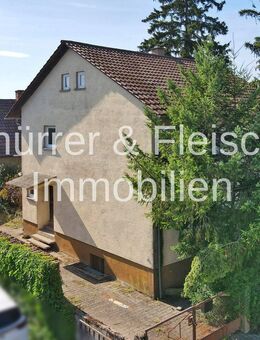 Großzügiges Einfamilienhaus mit Garten und Nebengebäuden - viel Potenzial für Sanierungsprofis! - Kronau