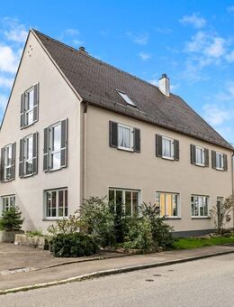 Sanierte 2,5-Zimmer-Wohnung mit gemütlichem Holzkachelofen und Garage in Nordendorf - Nordendorf