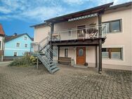 Jede Menge Platz: Zweifamilienhaus mit Nebengebäuden und Garagen - Holzheim (Forst)