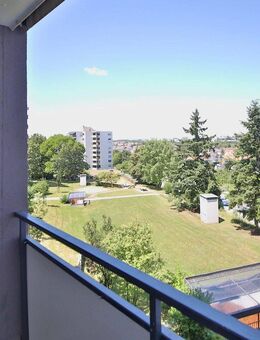 Helle und barrierefreie Drei-Zimmer-Wohnung mit Balkon und Fernblick in Schwieberdingen - Schwieberdingen