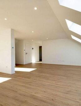 Kfw 55 - Kernsanierung - moderne 3-Zimmer-Wohnung im 3-Parteien-Haus - provisionsfrei - Oettingen (Bayern)