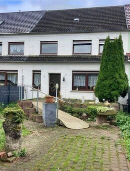Solides Einfamilienhaus mit Terrasse, Balkon und Garten - ideal für die kleine Familie ! - Sangerhausen