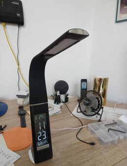 Schreibtischlampe mit Uhrzeit und Datum - Kaisheim