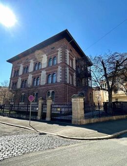 Traumhafte 4 Raum Wohnung im 1.OG mit Exclusiver Ausstattung inkl. Balkon, 2 Bädern, Aufzug und PKW-Stellplatz in einem Kulturdenkmal der Stadt Weimar - Weimar