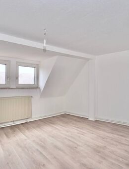 Frisch renovierte 3-Zimmer-Dachgeschosswohnung - Helmstedt