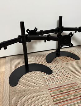 Zwei Monitorhalterungen für zwei Monitore - Mönchengladbach