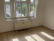 Wohnen im Zentrum! Kleine, sanierte 2-Raum-Wohnung - ideal für Singles - Lößnitz