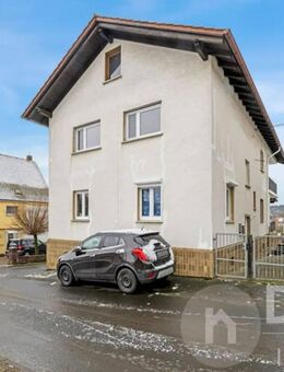 Attraktive Kapitalanlage mit 8 % Rendite! Zweifamilienhaus mit einer vermieteten Partei. - Allendorf (Lumda)