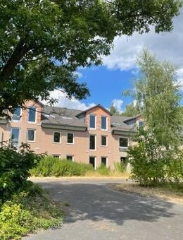 Altbestand für Immobilienentwickler mit großem Baugrundstück - Wunsiedel