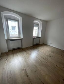 sanierte 2-Zi.-Wohnung mit EBK und großer Dachterrasse in Kitzingen - Kitzingen