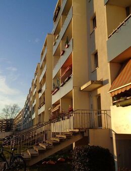 Helle und moderne 3-Zimmer-Wohnung mit Balkon - Brandenburg (Havel)