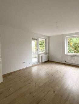 Renovierte 3-Zimmer-Wohnung mit neuem Bad, Balkon und Fahrstuhl! - Emden