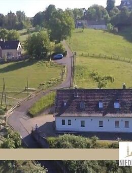 Großzügiges 2 Familien-Doppel-Landhaus mit Nebengebäuden und Pool in sonniger Hanglage! - Velbert