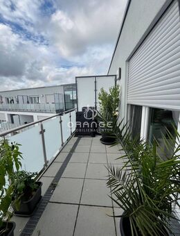 ***Dachgeschosswohnung mit Einbauküche und Balkon!*** - Teublitz