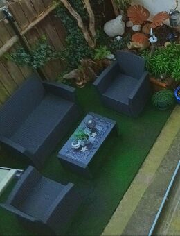 Schöne Polyrattan Lounge Terrassenmöbel schwarz 4 teilig bestehend aus: Lounge-Couch 2 Sitzer, 2 Lounge-Sesseln und Lounge-Tisch mit Rauchglasplatte wetterfest Festpreis 199 € - Schladen-Werla