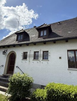 Charmantes älteres Landhaus mit 950m² Grund + 146m² Wohnfläche, Nebengebäude - Höchstadt (Aisch)