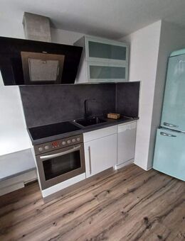 Chice 3 Raum Wohnung Dachgeschosswohnung mit Einbauküche in Zwickau Marienthal zu vermieten - Zwickau