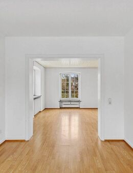Gepflegte 4-Zimmerwohnung mit Balkon in modernisiertem 3-Familienhaus - Hattersheim (Main)