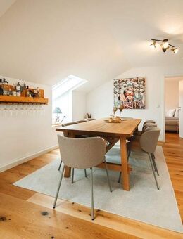 Exklusives Dachgeschoss in Coburg - 3,5 Zimmer, Balkon & hochwertiger Ausbau - Coburg