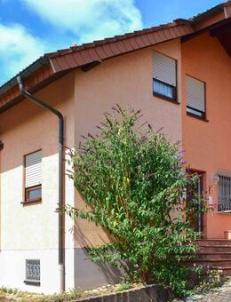 Großzügiges Zweifamilienhaus mit Terrasse, Wintergarten, Balkon, Doppelgarage, Sauna, Kachelofen - Sinsheim