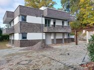 4 Zi.- EG-Wohnung in Stadtvilla mit 112 m² Wfl. und ca. 400 m² Gartenanteil, 3 gr. Gewerbe-Kellerräume, Carport - Falkensee