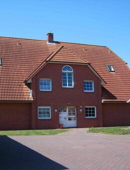 Gemütliche Dachgeschosswohnung mit Balkon & Garage (DG rechts) - Freiburg (Elbe)