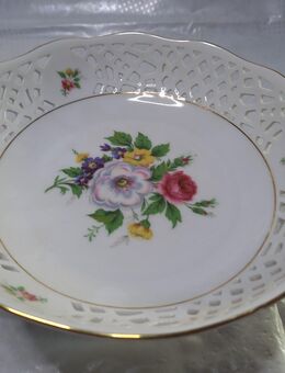 Porzellanschale rund (20 cm) mit Fuß (12 cm hoch), Blumenmuster, neuwertig - Karlsruhe