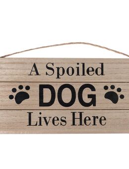 TIAKI Türschild "A Spoiled Dog Lives Here" - 1 Stück