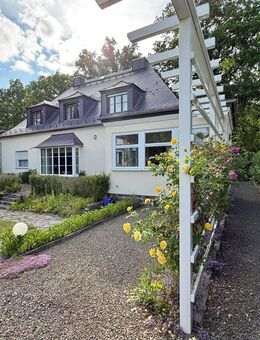 Stilvolle Stadtvilla mit Garten, Garage & zwei Wohneinheiten – ein Juwel in Weida! - Weida