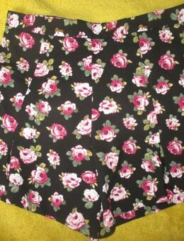 NEU * Romantik * Rosen * Blüten * High- Waist * Hotpants * Bermuda- Short "FOREVER 21" Gr. 34- 36/ XS- S * schwarz * alt- rosè-quarz * weiß * grün * - Riedlingen