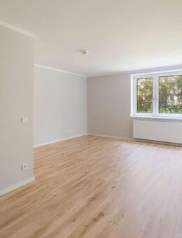 Erstbezug nach hochwertiger Sanierung im Erdgeschoss 1-Zimmer mit Einbauküche, Duschbad und Terrasse - Lübeck