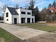 Moderne und neue Doppelhaushälfte mit 211 m² Wohn- /Nutzfläche ! Wärmepumpe mit Energieeffizienskl. A+ ! - Potsdam