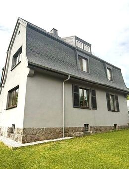 Großzügiges Einfamilienhaus mit Einliegerwohnung: Gründerzeit-Villa in Lößnitz mit Terrasse & Garage - Lößnitz