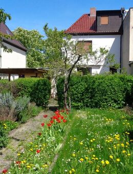 DOPPELHAUSHÄLFTE MIT GARTEN UND GARAGE - Naumburg (Saale)