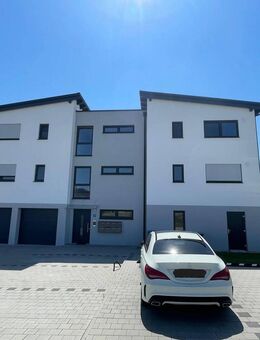 Moderne 2-Zimmer-Neubauwohnung mit Balkon und Stellplatz - Vilshofen (Donau)