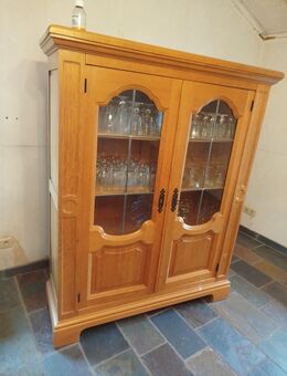 Kronleuchter und Schrank zu verkaufen - Monschau