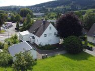 Attraktives Einfamilienhaus mit Wintergarten in Bad Berleburg-Stadt - Bad Berleburg