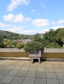 Ruhige Lage: Sehr schöne 3,5 Zimmer ETW mit sehr großer Terrasse - Eppstein