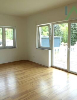 Exklusive 5-Zimmer-Wohnung mit Terrasse, Balkon, Gartenanteil und Garagenstellplatz in Gladenbach - Gladenbach